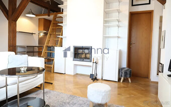 Pronájem podkrovního bytu 2+kk, 60m², ul. Řehořova, Praha 3 - 4
