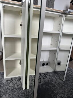 Zrcadlová skříňka do koupelny s LED - 4