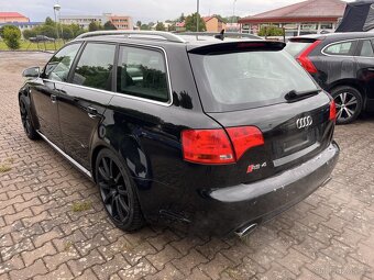 Audi RS4 Avant 4.2 V8 B7 309 kw MANUÁL - 4