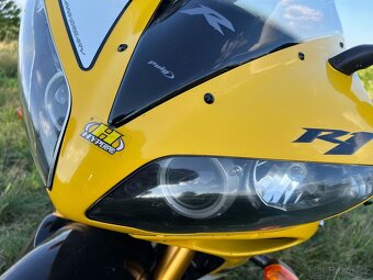 Yamaha R1 - 4