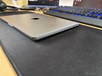 MacBook Pro 13” (2020) - 4