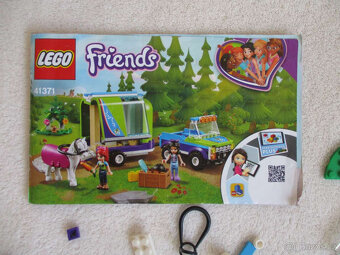 Lego Friends Mia a přívěs pro koně - 4