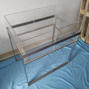 Kovový stůl s plastovým boxem - 4