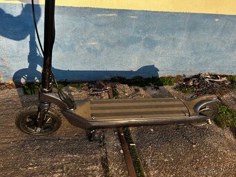 karbonova elektricka kolobezka - 4