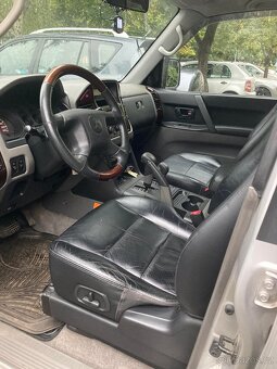 Mitsubishi Pajero wagon - 4