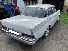 Mercedes Benz 220S W111 - 4