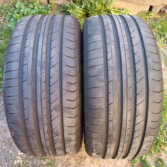 235/40/18 - 4