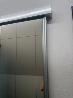 Posuvné dveře s zrcadlem 67cm - 4