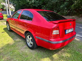 Škoda Octavia 1.9TDi rok 2010 RS Paket - 4