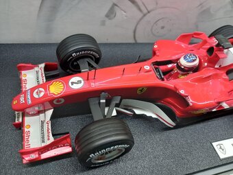 F1 FERRARI F2005 2005 RUBENS BARRICHELLO HOTWHEELS 1:18 - 4