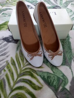 Dámské bílé kožené baleríny vel. 40 - 4