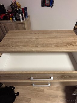 Prostorná komoda Dub Sonoma – 2 šuplíky + skříňka - 4