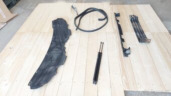 VW Transporter T5 – TLUMENÍ  KAPOTY, DRŽÁK REZERVY, PLAST ZA - 4