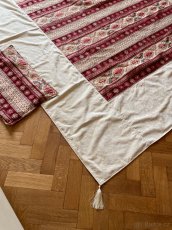 Prosivany prehoz na postel a dva polstarky - 4