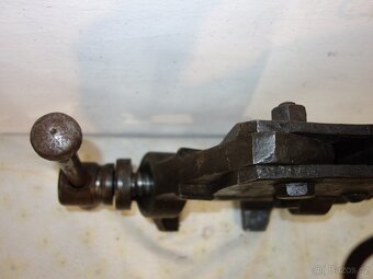 Veliký kovářský svěrák, svěrka - 4