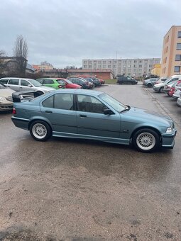 Bmw e36 318i sedan - 4