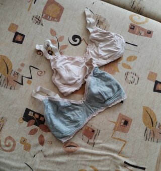 Odsávačka mléka + 2x kojící podprsenka - 4