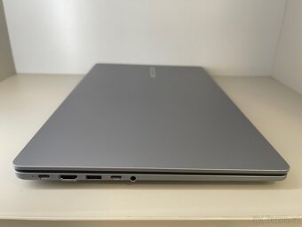 Asus ExpertBook - 4