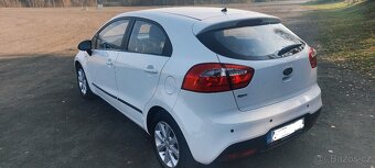 Kia Rio - 4