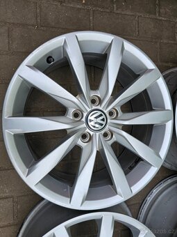 ALU disky kola 5x112 VW R17 Golf ET49 5G0 Octavia - 4