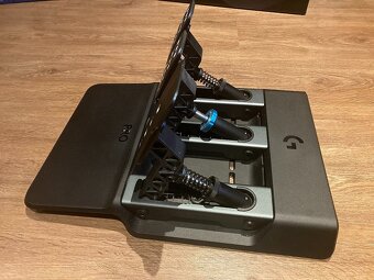 Logitech G pro volant + pedály pro PC a PS - 4