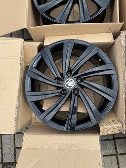 ORIGINÁL Alu Škoda PERSEUS R18, 5x112 - TOP STAV - 4
