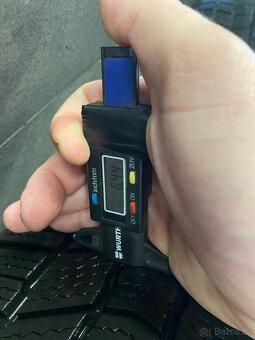 Lité ALU disky 19' na Audi se zánovní zimní pneu - 4