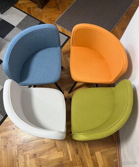 Designový jídelní set (stůl + 4 židle) - 4