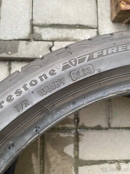 255/35 R20 - 4