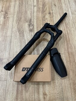 Vidlice DT Swiss F232 One 29" 100mm + páčka - Nova - 4