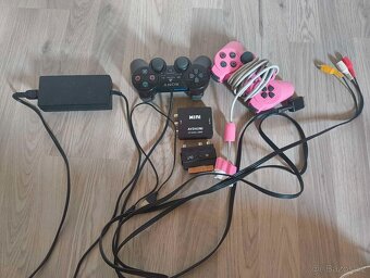 Prodám PlayStation 2 Slim (SCPH-70004) + 2 ovladače - 4