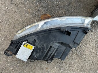 Xenony Audi A6 C6 4F hezký stav - 4