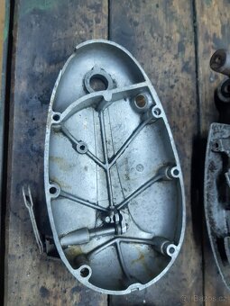 Stadion S22 - motor s díly - 4