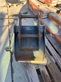 Prodám lopatu JCB 2CX - 4