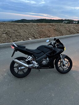 Honda CBR 125R - 4