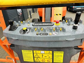 Kloubová terenní plošina JLG 450 - 4