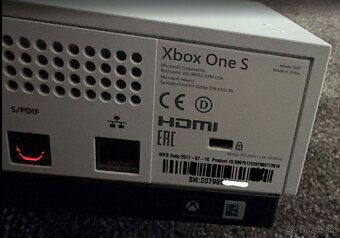 XBOX One S 500GB + 2hry - 4