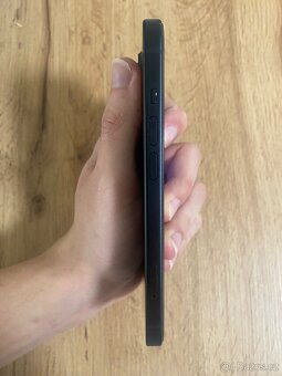 iPhone 15 128 GB - Perfektní stav - 4