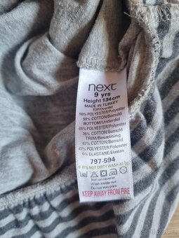 Next šaty 9let - 4