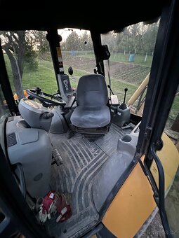 Traktorbagr komatsu wb 93 - 4