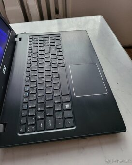 Acer Aspire E15 (E5-575G-31BT) i3 th 7 Gen. SSD 250 GB - 4