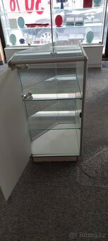 Prosklená vitrína, pult - 4