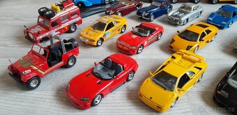 autíčka - modely Bburago 1/24 starší na díly - 4