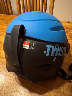 lyžařská helma se štítem - 4