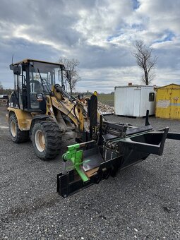 Prodám Caterpillar 906 - 4