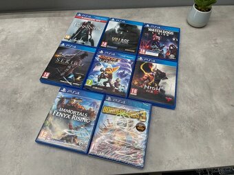 PS4 Slim v krásném stavu, druhý ovladač, hry (PlayStation 4) - 4