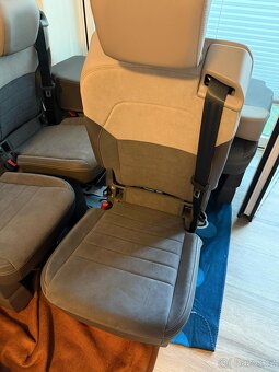 Prostřední sedadlo Alcantara VW Multivan T7 v Top Stavu - 4