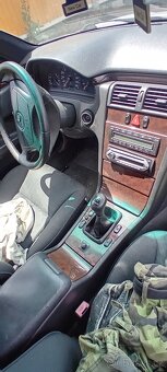 Mercedes w210 díly - 4