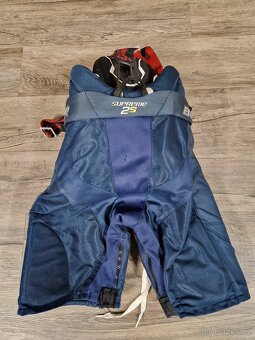 Prodám Hokejové kalhoty Bauer Supreme 2S, velikost Junior M - 4