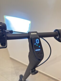 Elektrická koloběžka - Ninebot - 4